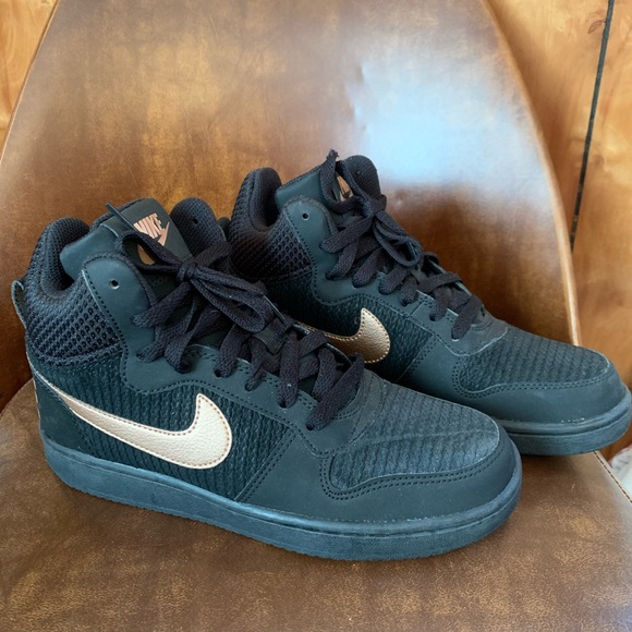 Nike Shoes - Black and rose gold Nike 6.5